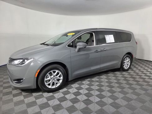 Certified 2020 Chrysler Pacifica Touring w/ Advanced Safetytec Group image 8