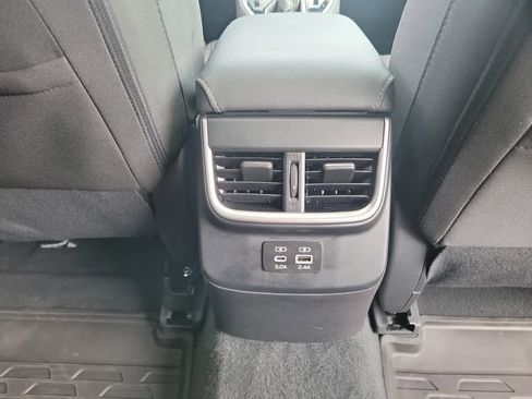 Used 2023 Subaru Outback Premium image 31