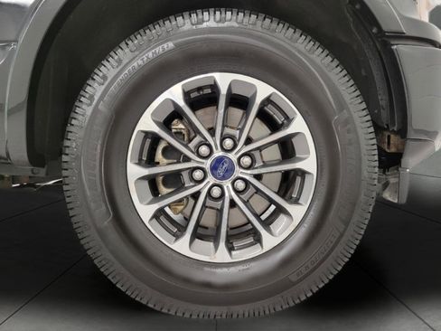Used 2018 Ford F150 XLT w/ Equipment Group 302A Luxury AWD/4WD image 3