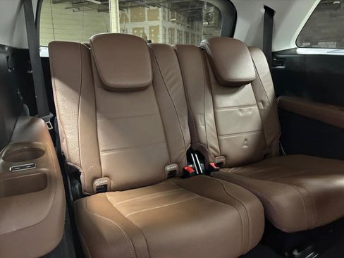 Used 2024 Mercedes-Benz GLS 450 4MATIC image 38