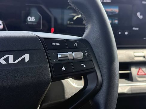 Used 2025 Kia K4 EX FWD image 23