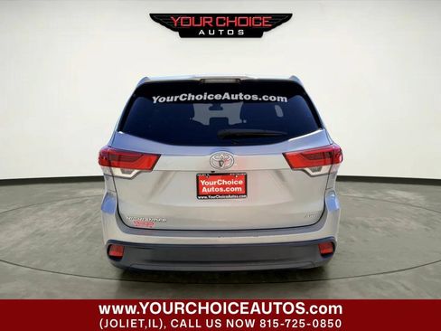 Used 2019 Toyota Highlander LE AWD/4WD image 4