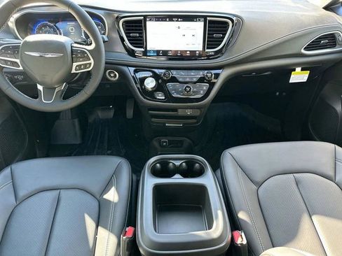 New 2026 Chrysler Pacifica Select FWD image 12