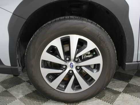 Used 2024 Subaru Outback Premium AWD/4WD image 32