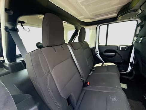 Used 2022 Jeep Wrangler Unlimited Sport image 32
