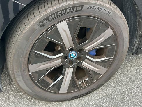 Used 2024 BMW iX xDrive50 w/ Premium Package AWD/4WD image 3