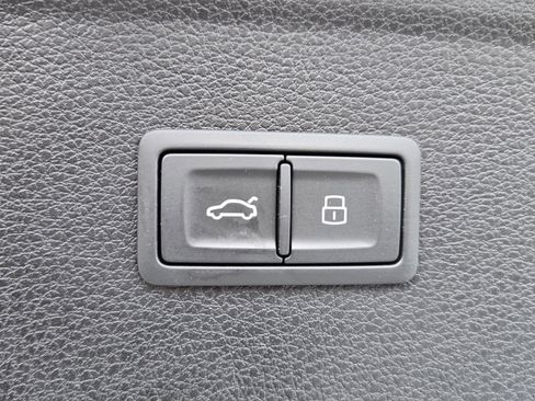 Used 2023 Audi SQ5 Prestige w/ Prestige Package image 17