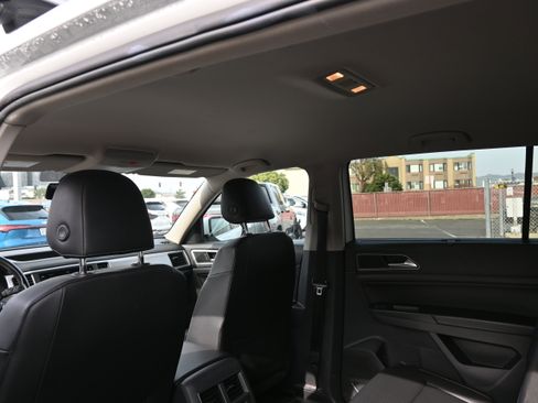 Used 2018 Volkswagen Atlas SE image 34