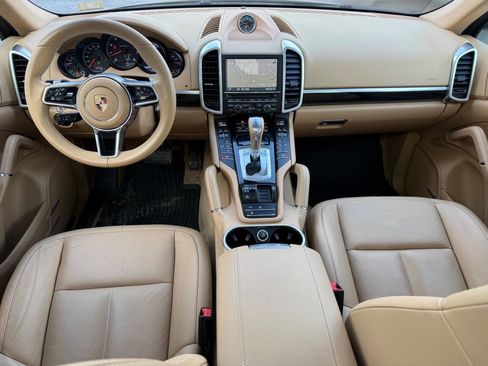 Used 2016 Porsche Cayenne image 18