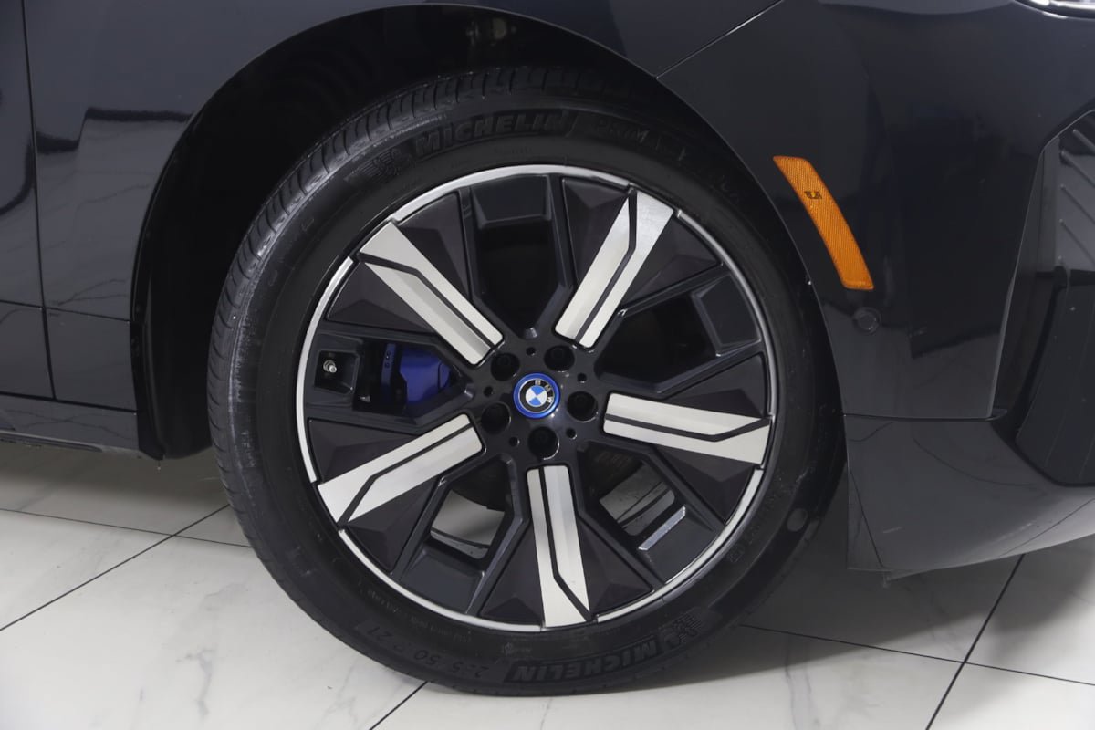 Used 2024 BMW iX xDrive50 w/ Sport Package AWD/4WD image 15