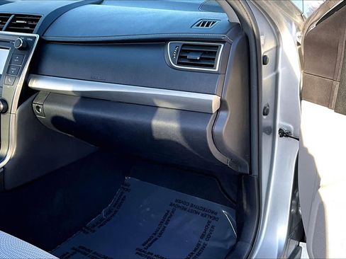 Certified 2017 Toyota Camry SE image 19