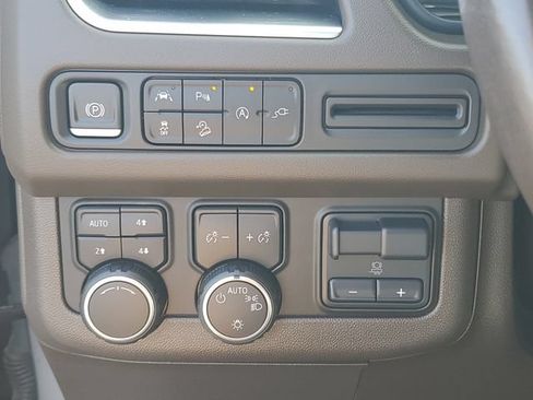 Certified 2021 Chevrolet Tahoe Z71 w/ Z71 Signature Package AWD/4WD image 26