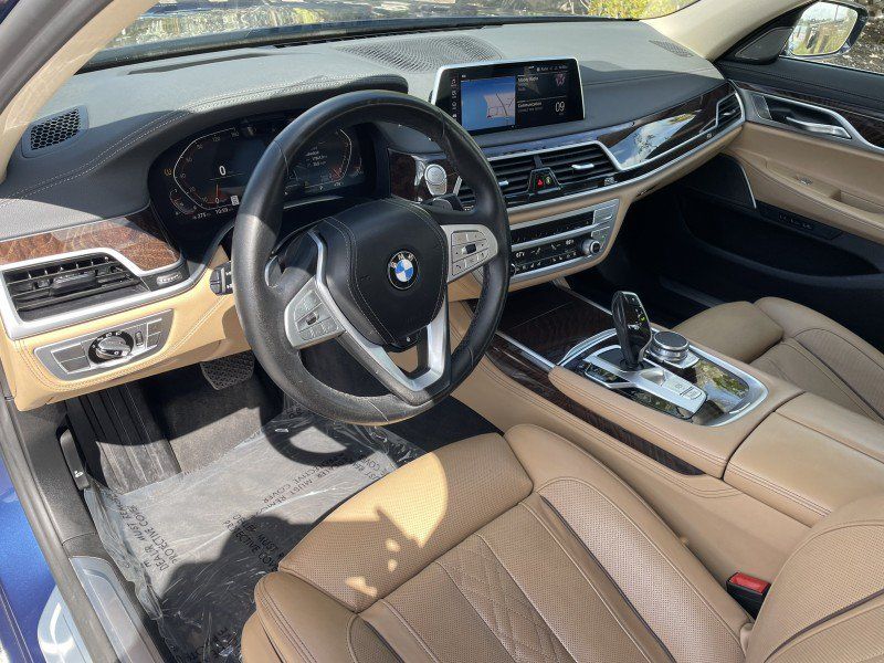 Used 2022 BMW 750i xDrive AWD/4WD image 11