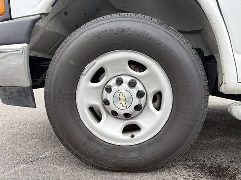 Used 2024 Chevrolet Express 2500 w/ Driver Convenience Package image 17