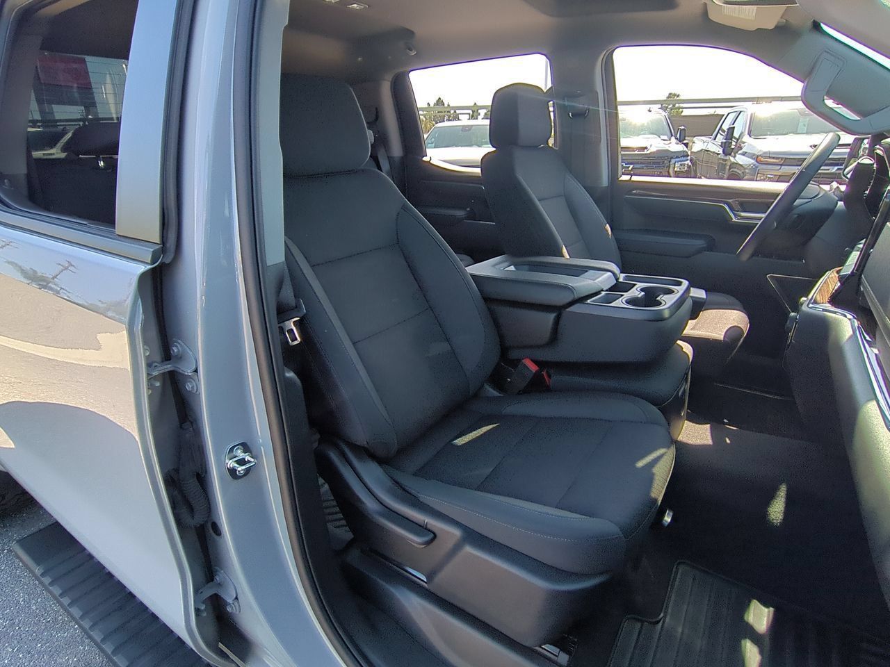 Used 2024 Chevrolet Silverado 1500 LT AWD/4WD image 27