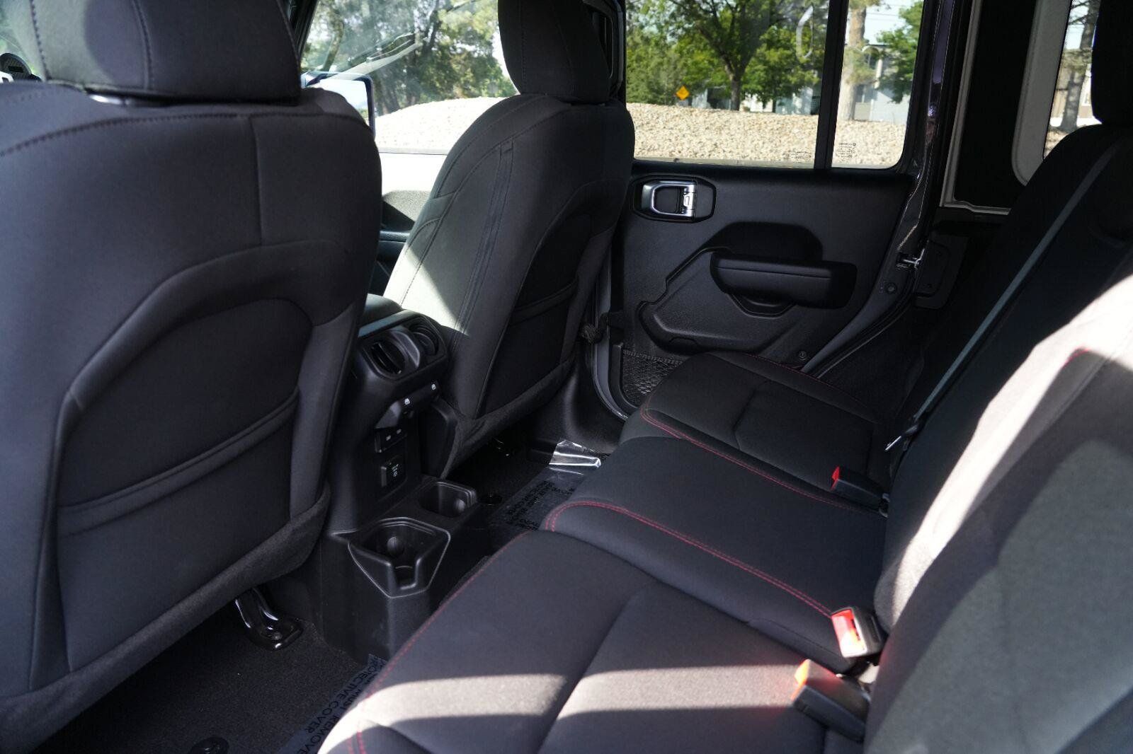 Used 2023 Jeep Wrangler Unlimited Rubicon AWD/4WD image 14