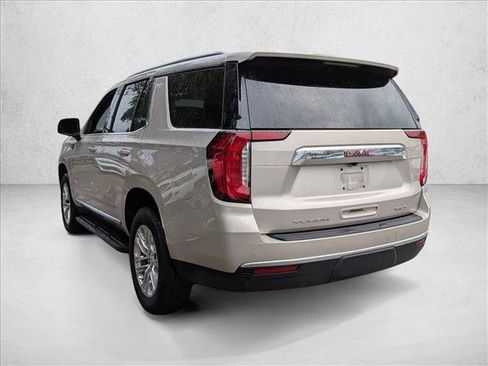 Used 2024 GMC Yukon SLT w/ SLT Luxury Package image 7