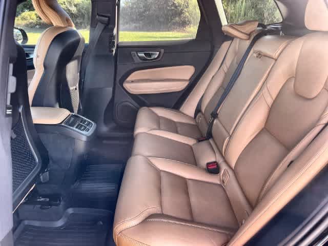 Used 2024 Volvo XC60 B5 Ultimate w/ Protection Package Premier AWD/4WD image 14