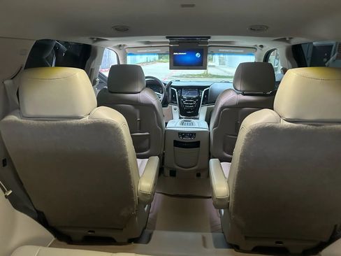 Used 2016 Cadillac Escalade Luxury image 24