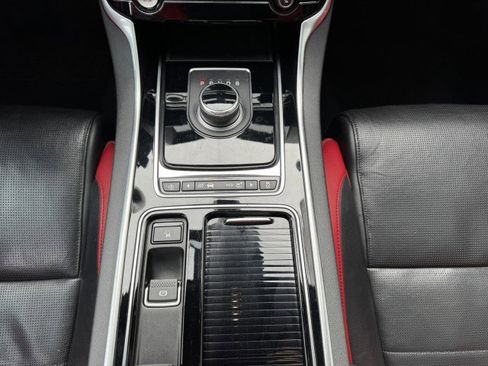 Used 2018 Jaguar XE S image 29