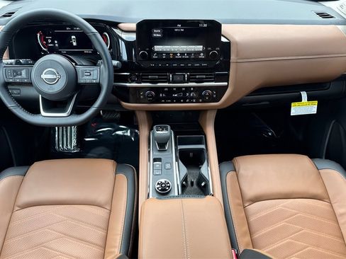 New 2025 Nissan Pathfinder Platinum image 11