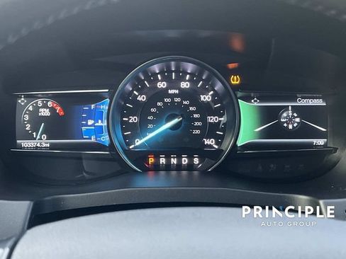 Used 2017 Ford Explorer XLT w/ Equipment Group 201A FWD image 22