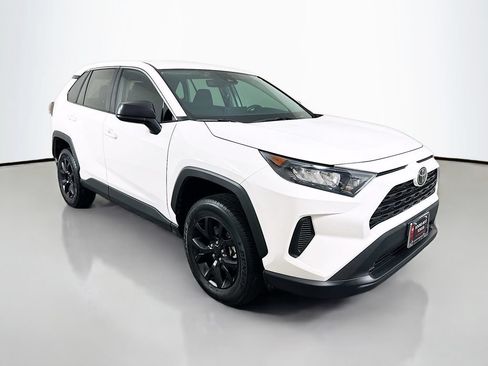 Used 2022 Toyota RAV4 LE FWD image 3