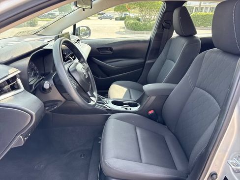 Used 2025 Toyota Corolla LE FWD image 9