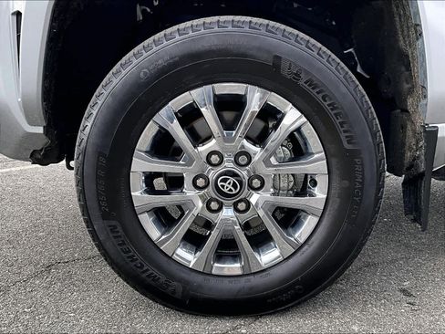 Used 2024 Toyota Tacoma Limited w/ Limited Package (LT) image 7