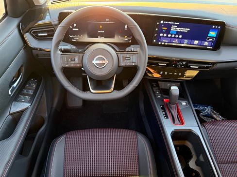 New 2026 Nissan Kicks SR FWD image 19