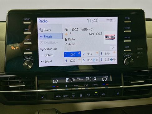 Used 2023 Toyota Sienna XLE FWD image 14
