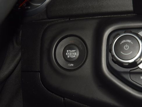 Used 2018 Jeep Wrangler Unlimited Sahara image 35