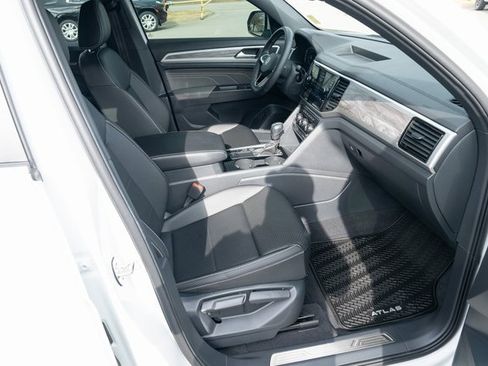 Used 2023 Volkswagen Atlas Cross Sport SE image 40