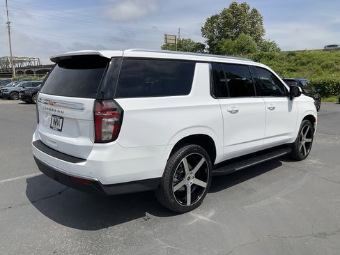 Used 2022 Chevrolet Suburban LS AWD/4WD image 3