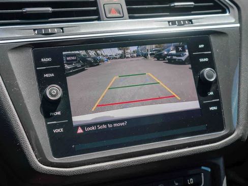 Used 2019 Volkswagen Tiguan SE w/ Panoramic Sunroof Package FWD image 22