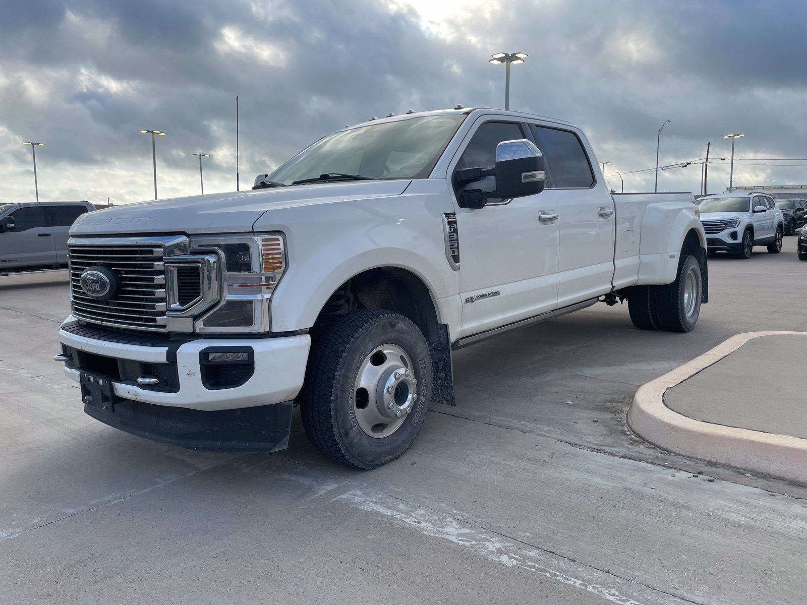 Used 2022 Ford F350 Platinum w/ FX4 Off-Road Package AWD/4WD image 3