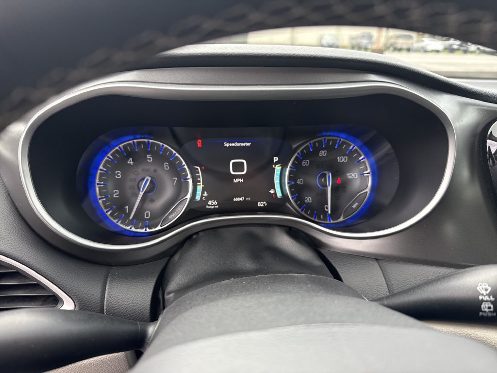 Used 2024 Chrysler Pacifica Touring-L FWD image 35