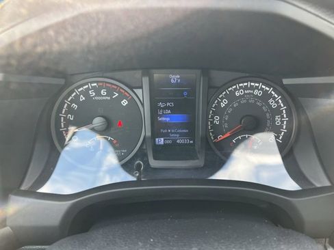 Used 2020 Toyota Tacoma SR w/ SR Convenience Package RWD image 12