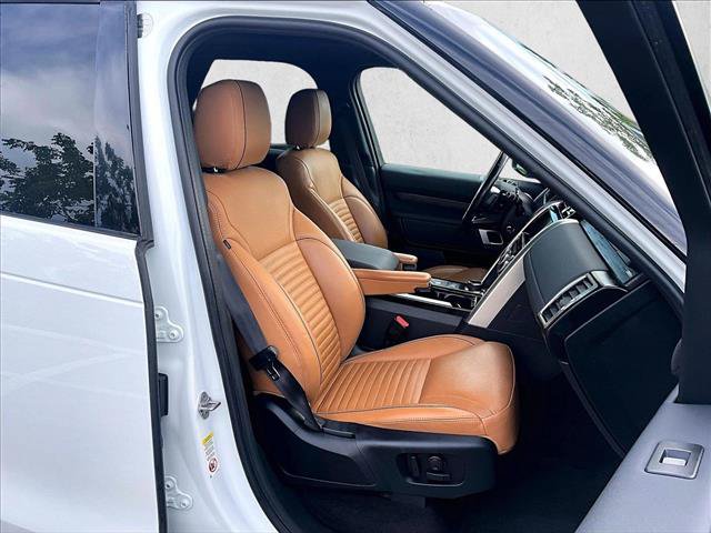 Used 2018 Land Rover Discovery HSE AWD/4WD image 9