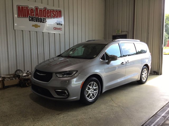 Used 2021 Chrysler Pacifica Touring-L FWD image 1