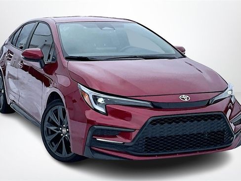 Used 2025 Toyota Corolla SE image 3