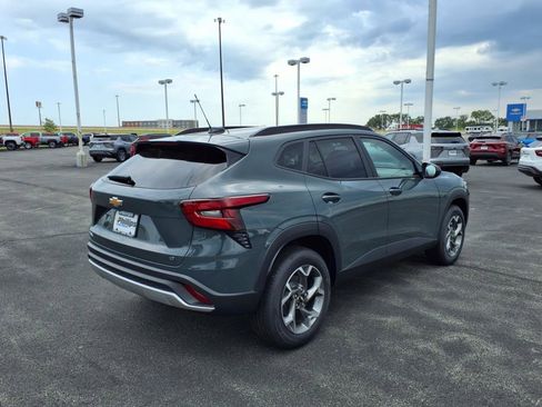 New 2025 Chevrolet Trax LT FWD image 3