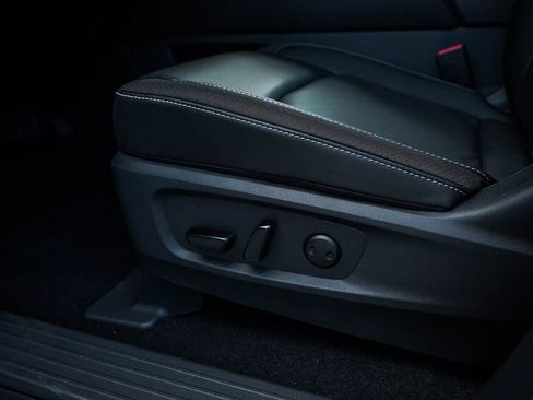 New 2025 Nissan Pathfinder SL w/ SL Premium Package image 21