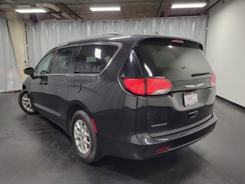 Used 2021 Chrysler Voyager Lxi image 6