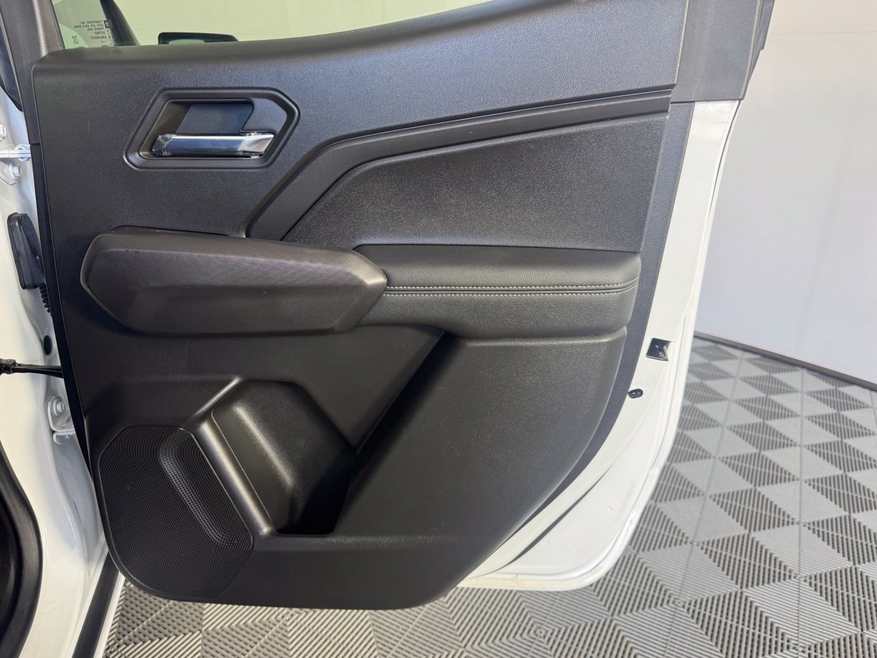 Used 2023 Chevrolet Colorado LT w/ LT Convenience Package II AWD/4WD image 29