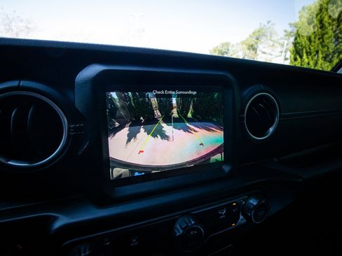 Used 2023 Jeep Wrangler Sahara image 25