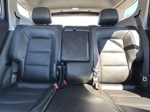 Used 2024 GMC Terrain SLT AWD/4WD image 24