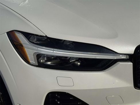 Certified 2025 Volvo XC60 B5 Plus image 7