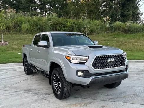 Used 2021 Toyota Tacoma TRD Sport w/ Technology Package AWD/4WD image 5
