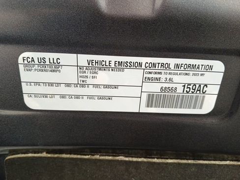 Used 2023 Chrysler Pacifica Touring-L image 52